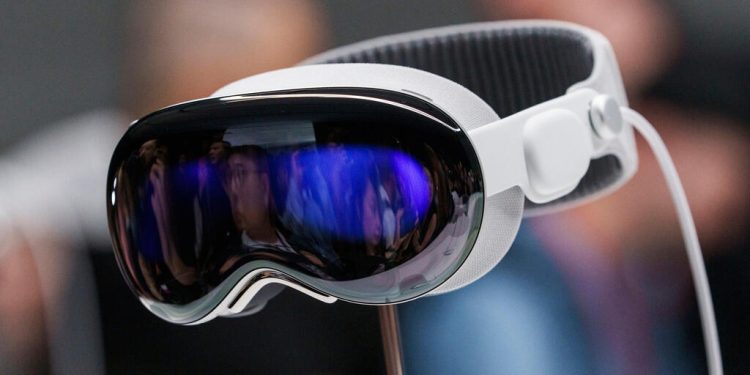 Apple fans are starting to return Vision Pro